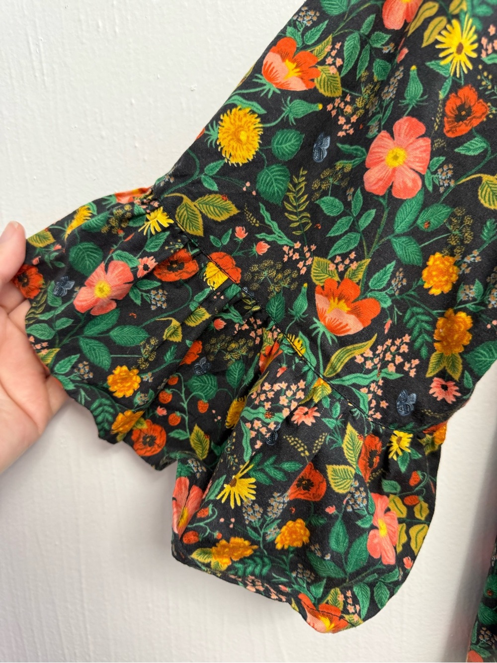Relaxed Floral Tiered Midi Dress in Dark Green and Black - Picture 5 of 6